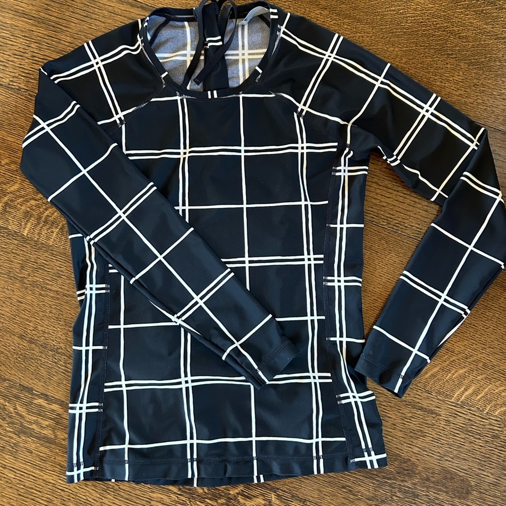 Athleta long sleeve rash guard. Excellent condition. Size Small